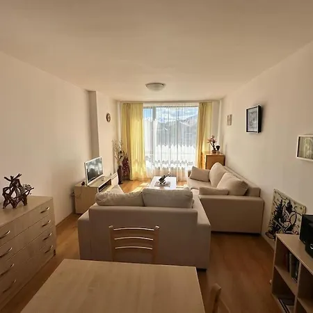Cozy With Mountain View 반스코
