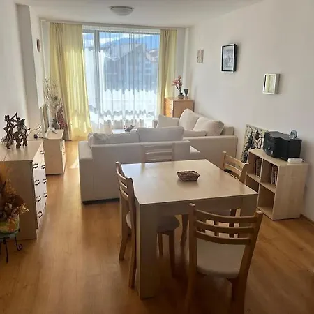 Cozy With Mountain View 반스코