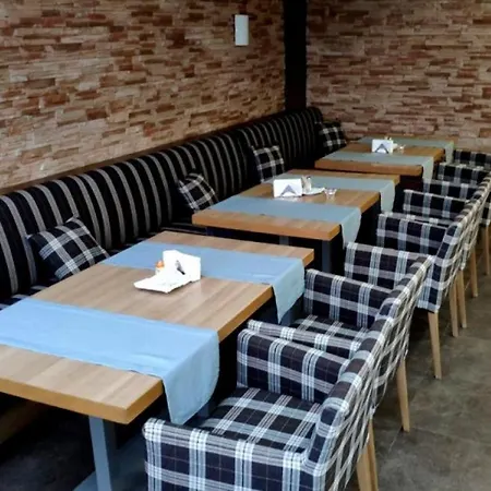 Cozy With Mountain View 아파트 반스코